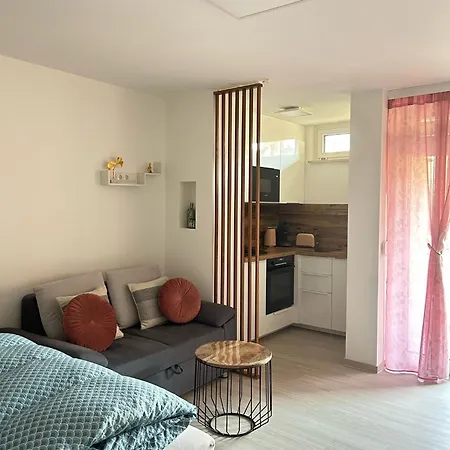 Lilis Mit Balkon Διαμέρισμα *