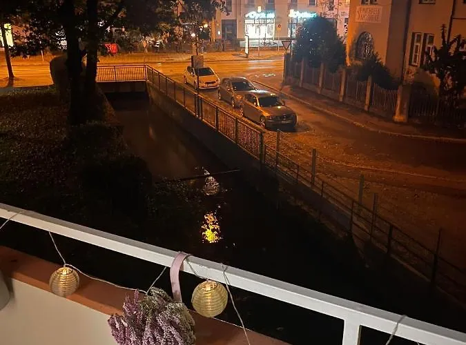 Lilis Mit Balkon Augsburg